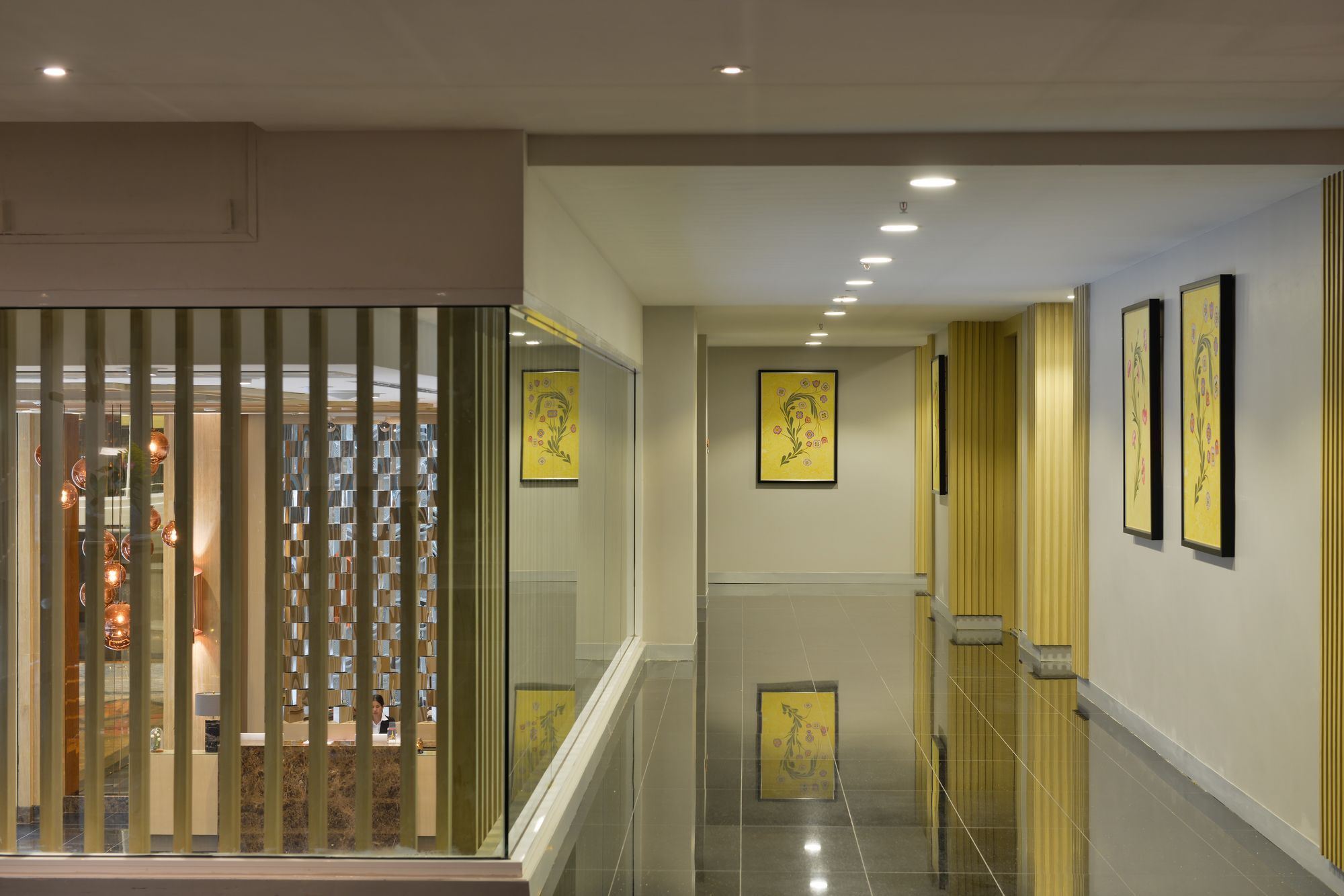 Le D'Tel Bangkok Hotel Eksteriør billede Interior of the hotel